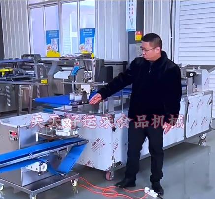 仿手工燒餅機(jī)  餡餅機(jī)  包子機(jī)  白吉饃機(jī) 源于手工  精于科技