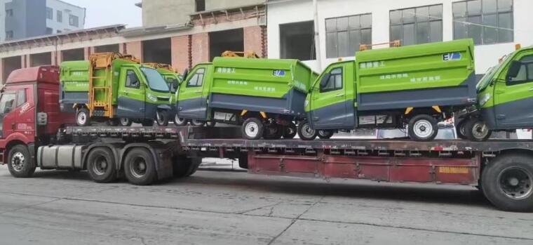 雄獅重工環(huán)衛(wèi)車批量交付信陽市淮濱縣，助力打好攻堅戰(zhàn)